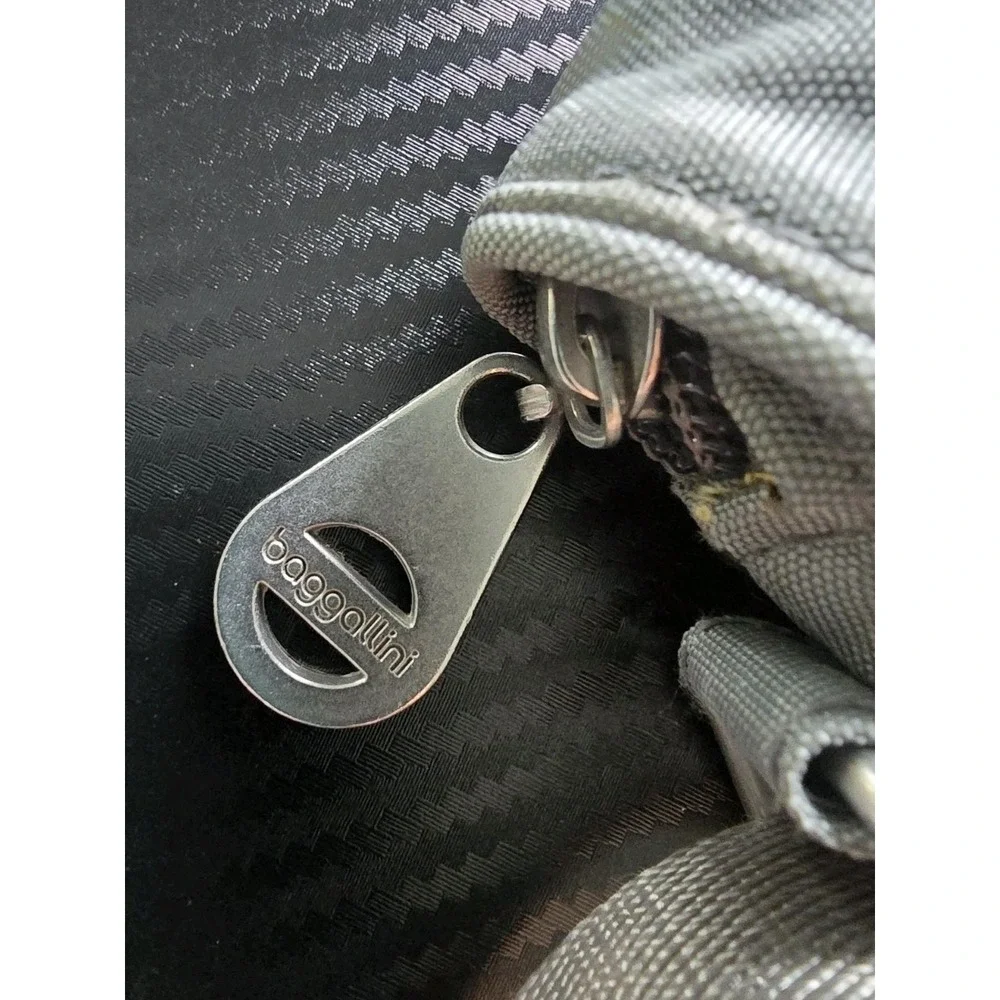 Baggallini Gray Nylon Crossbody Messenger Travel Bag Turn Lock Lightweight